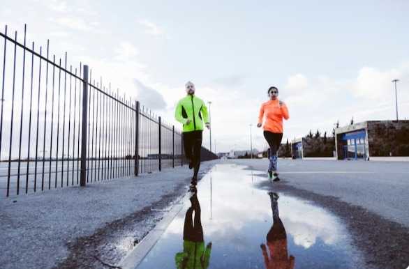 Tips untuk Tetap Aman Berolahraga Saat Musim Hujan